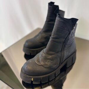 Black boots worn once